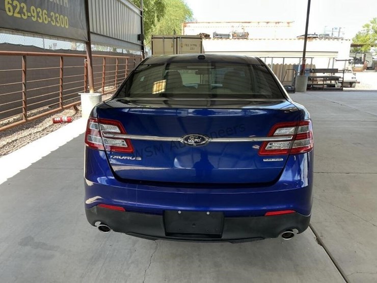2015-ford-taurus-sdn-image-6