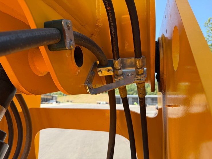 2024-jcb-509-42-image-32