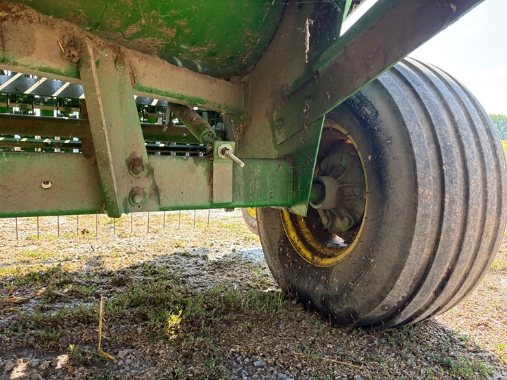 john-deere-338-image-31