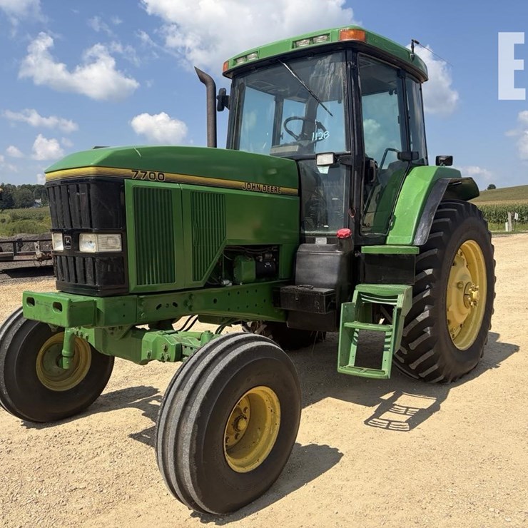 JOHN DEERE 7700