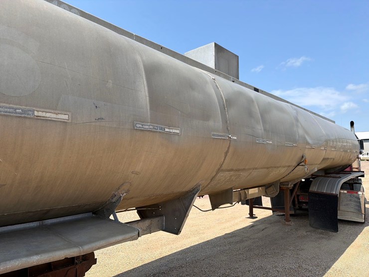 1960-fruehauf-tanker-image-24