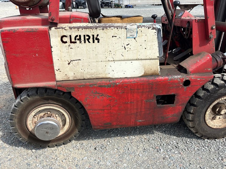#61426-•-clark-forklift-image-13