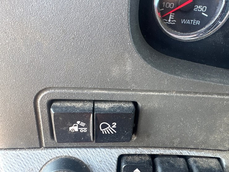 2014-kenworth-t680-image-31