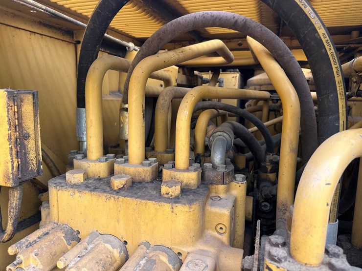 caterpillar-225d-lc-image-48
