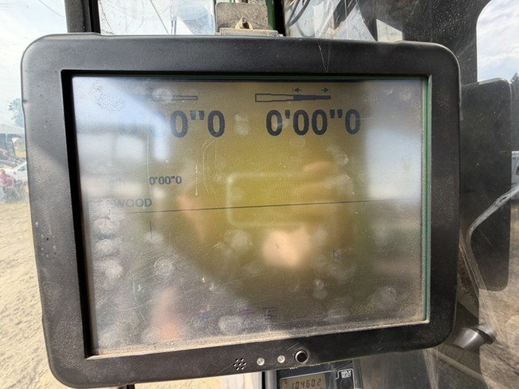 2011-deere-2454d-image-61