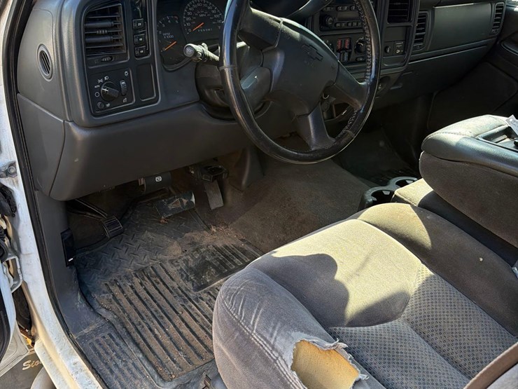 2006-chevrolet-3500-image-31