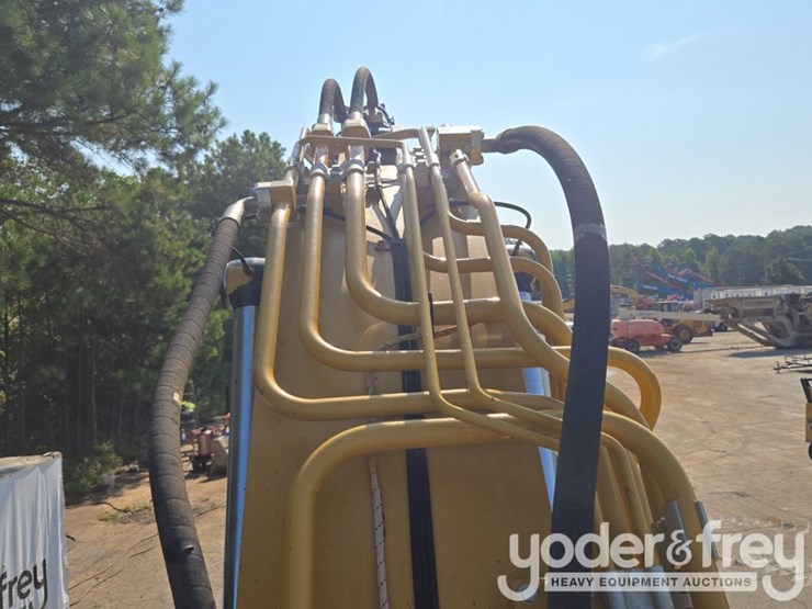2019-caterpillar-335fl-image-37