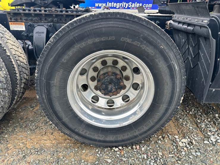 #61416-•-2019-freightliner-cascadia-evolution-iseries-sleeper-cab-truck-tractor-image-81