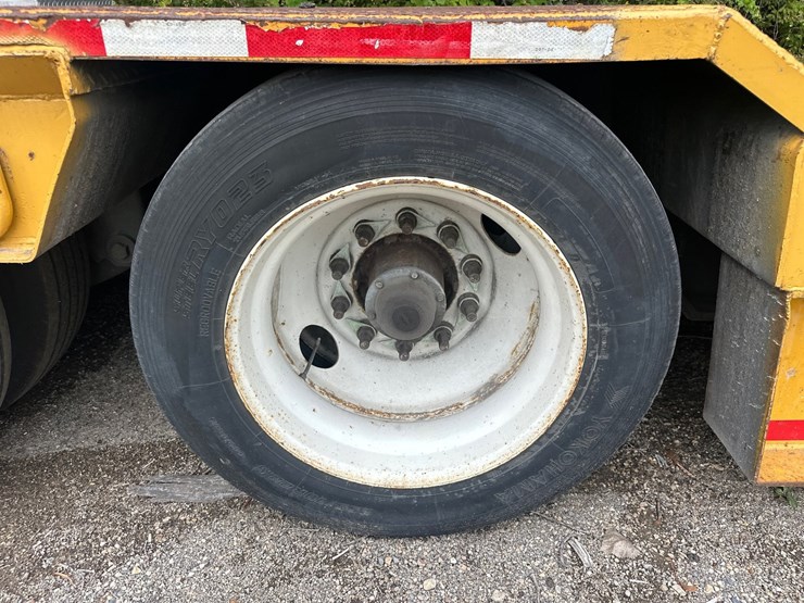 #2676-•-eager-beaver-tri-axle-lowboy-trailer-image-30