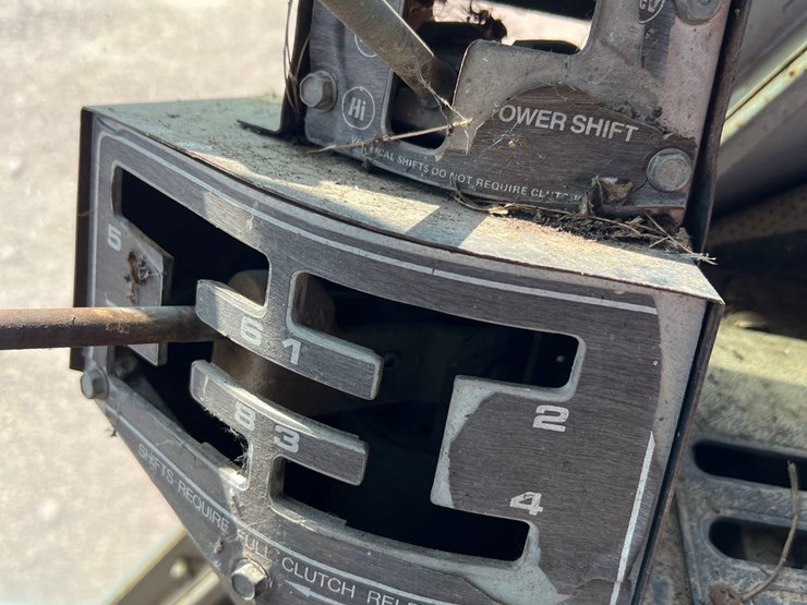 massey-ferguson-2705-image-41
