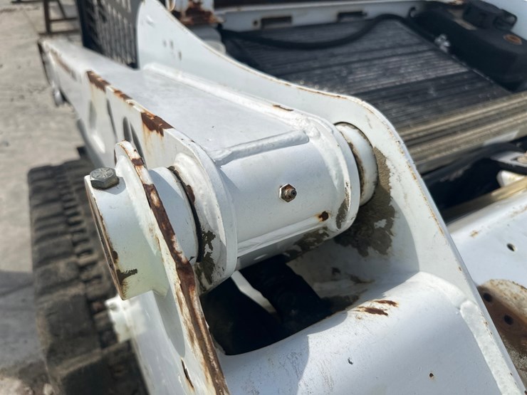 2014-bobcat-t550-image-25