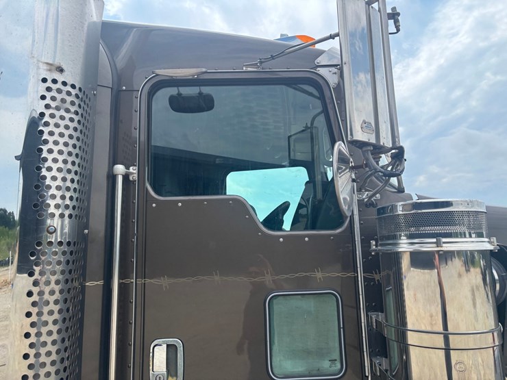 2012-kenworth-w900-image-30