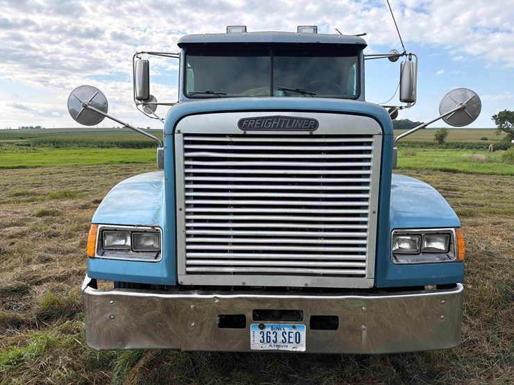 2000-freightliner-fld120-image-21