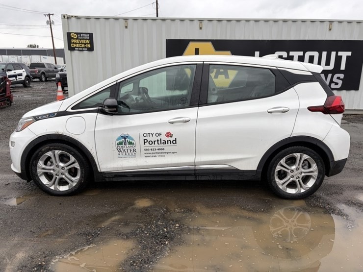 2017-chevrolet-bolt-ev-electric-hatchback-image-7