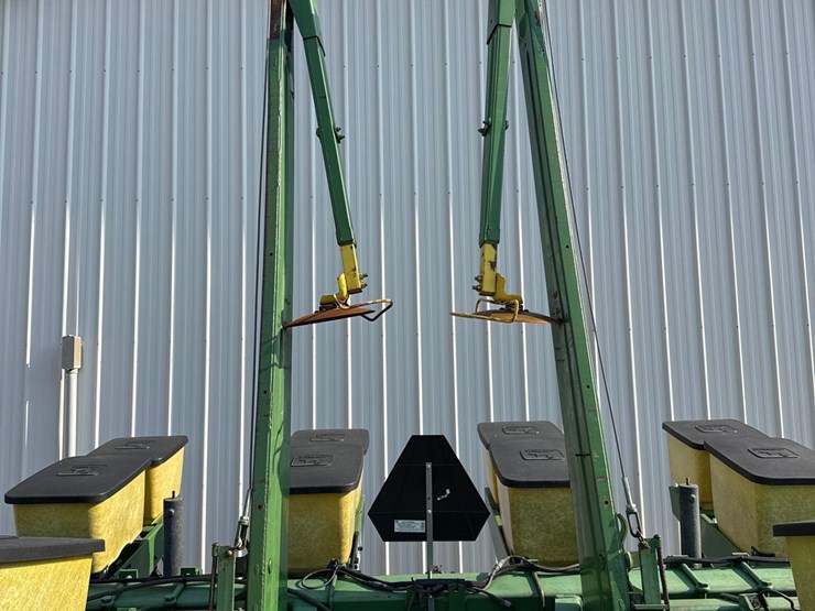 john-deere-7000-image-11