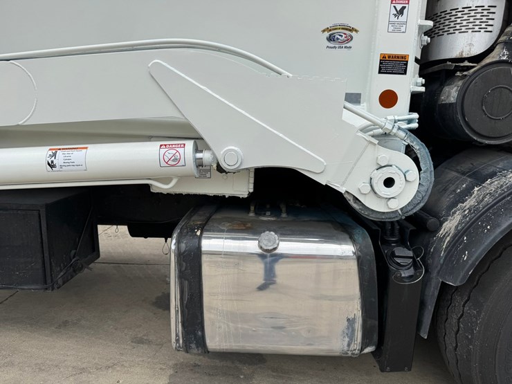 2016-mack-mru613-image-37