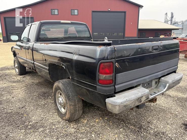 1999-dodge-ram-2500-image-2