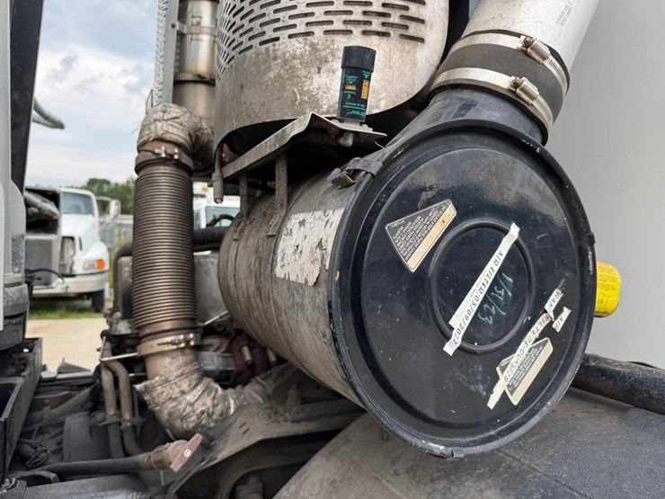 2015-mack-leu613-image-64