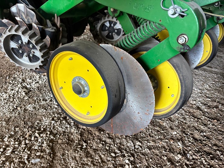 john-deere-1775-image-25