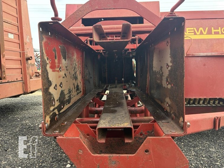 new-holland-565-image-7