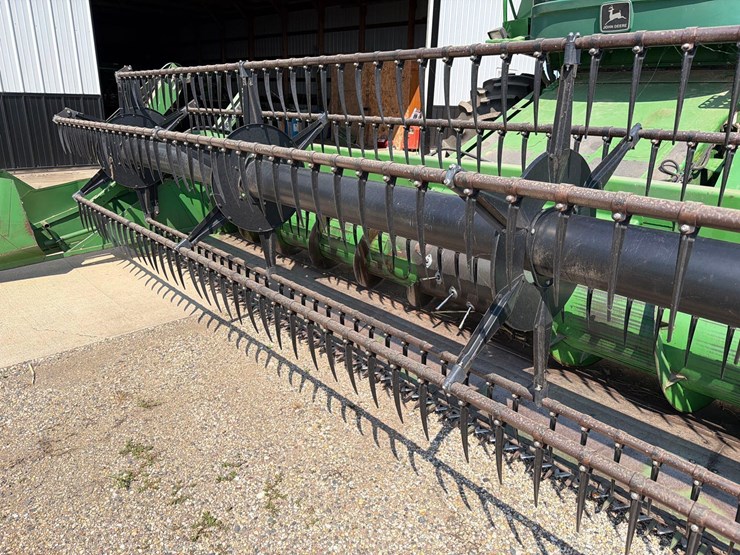 john-deere-220-image-24