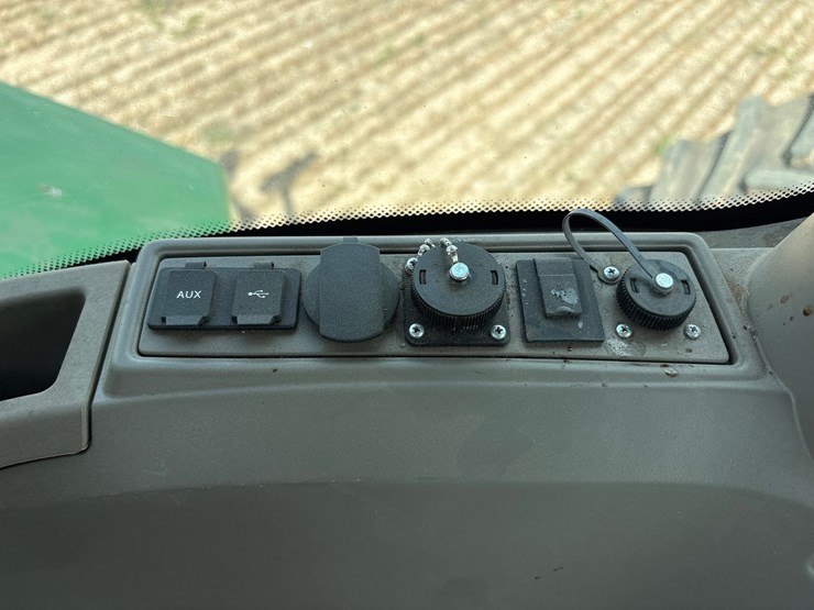 2022-john-deere-640-image-78