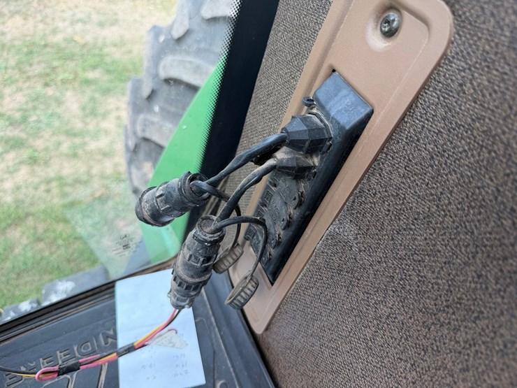 john-deere-8130-image-78