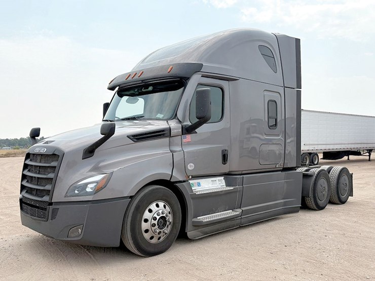 2021-freightliner-cascadia-126-image-1