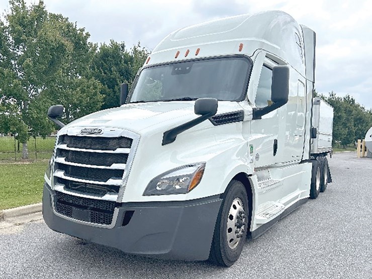 2021-freightliner-cascadia-126-image-1