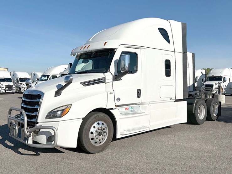 2021-freightliner-cascadia-126-image-1
