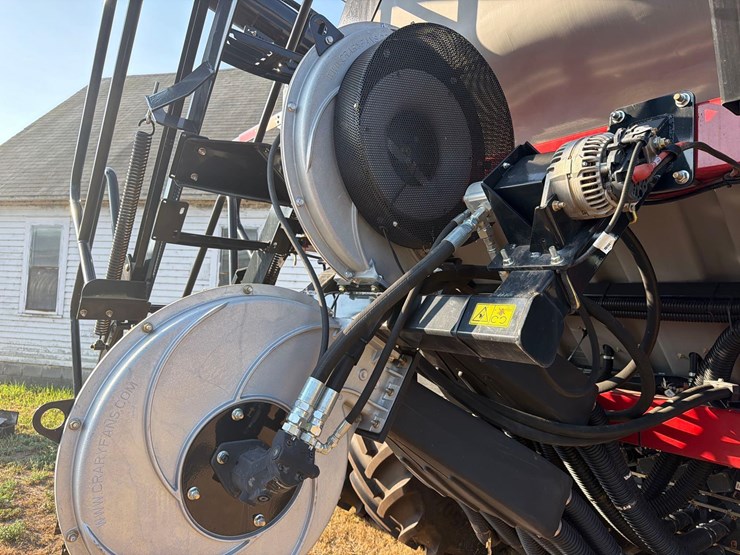 case-ih-550-image-38