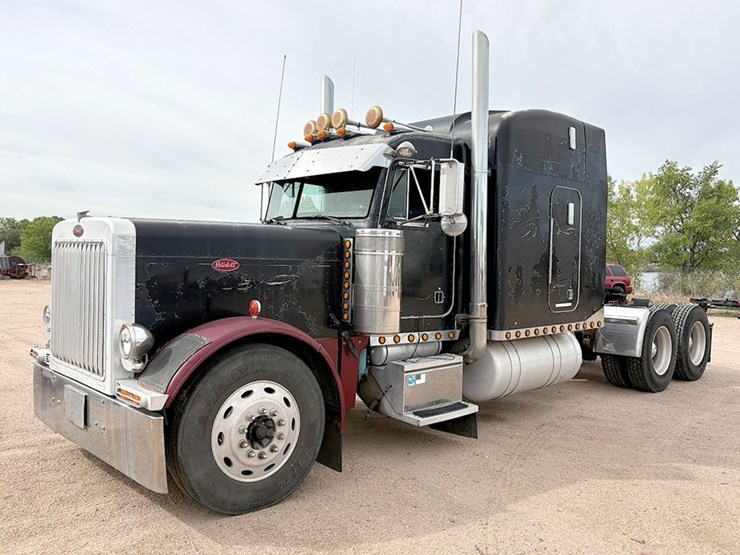 2000-peterbilt-379-image-1