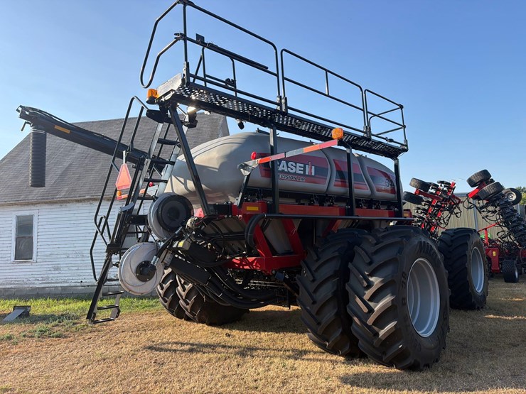 case-ih-550-image-28