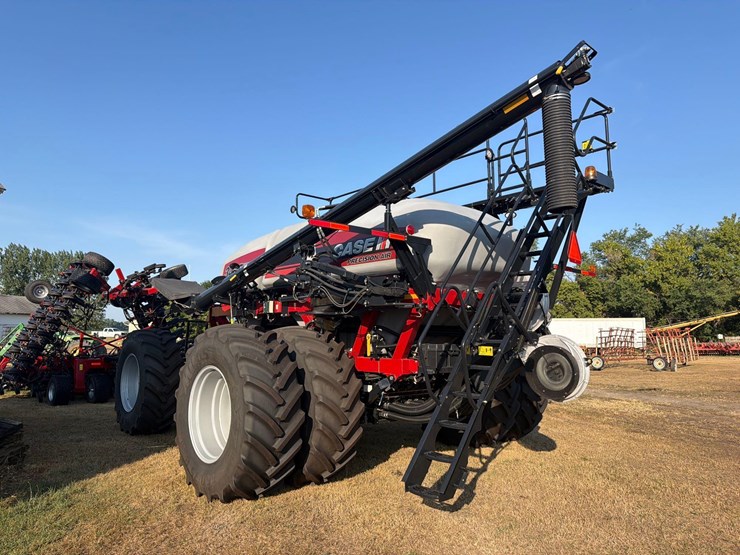 case-ih-550-image-27