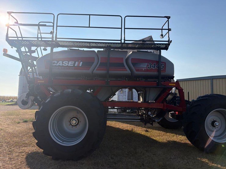case-ih-550-image-29