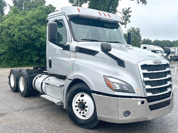 2020-freightliner-cascadia-126-image-1