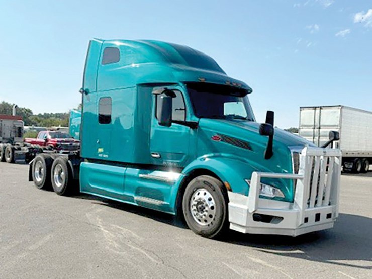 2022-peterbilt-579-image-1