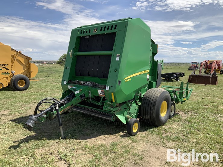2018-john-deere-560m-image-1