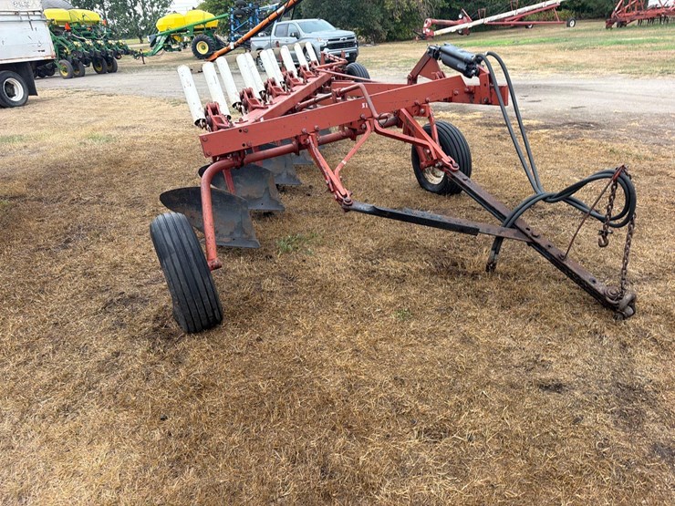 770-international-plow-image-10