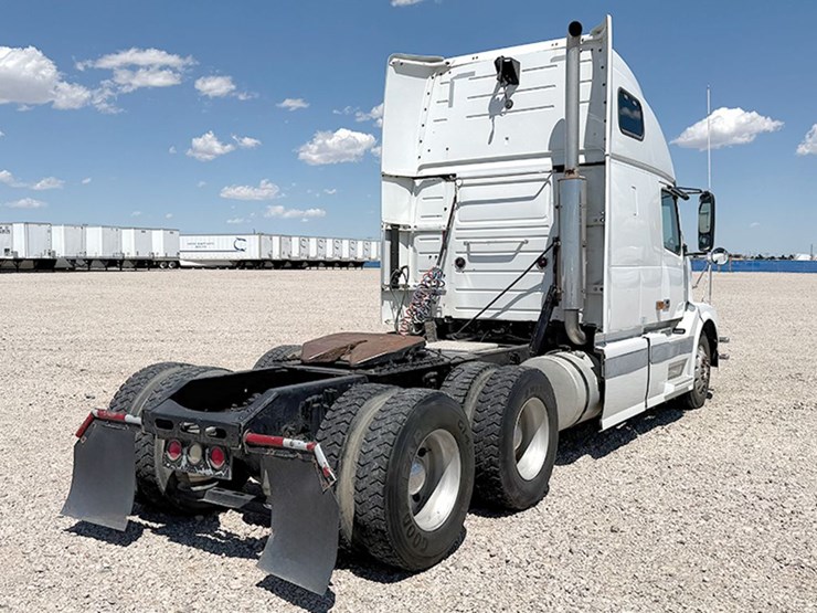 2006-volvo-vnl-670-image-3