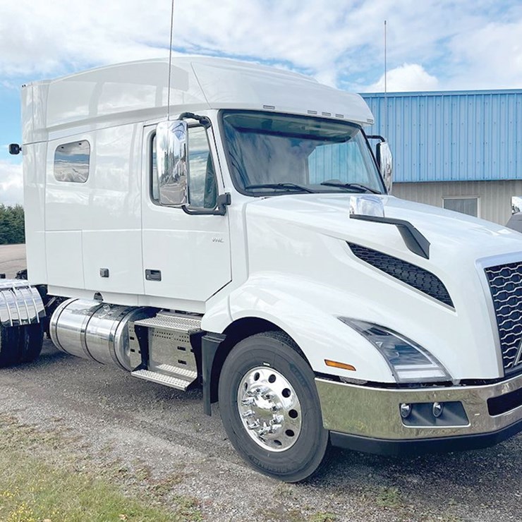 2023 VOLVO VNL 740