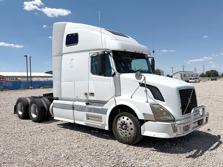 2006-volvo-vnl-670-image-2