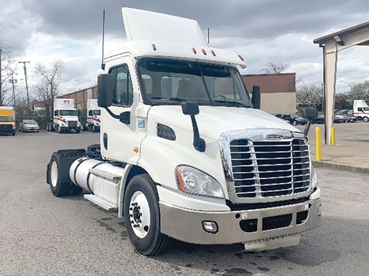 2019-freightliner-cascadia-113-image-1