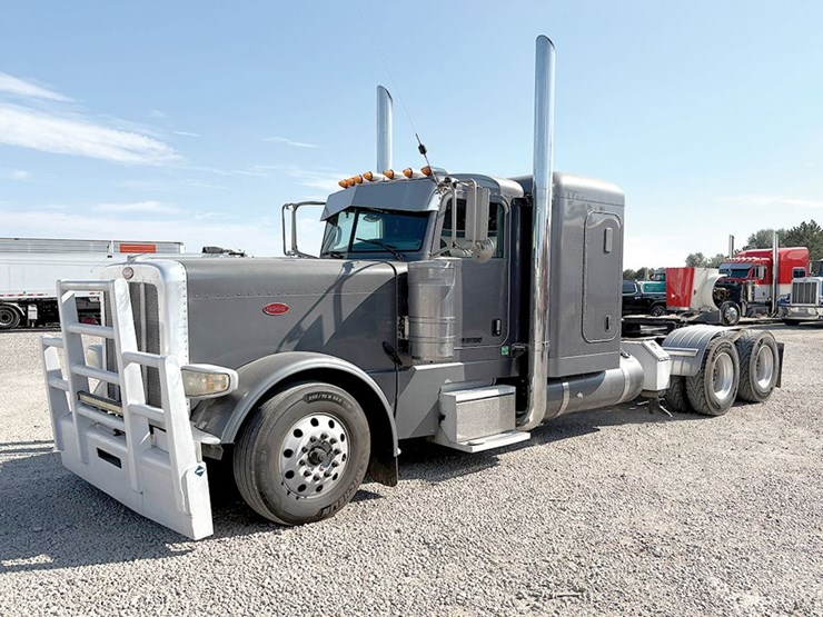 2016-peterbilt-389-image-1