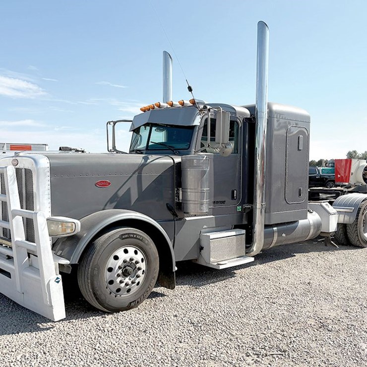 2016 PETERBILT 389