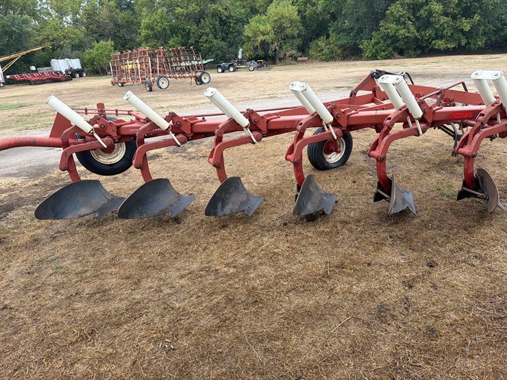 770-international-plow-image-8