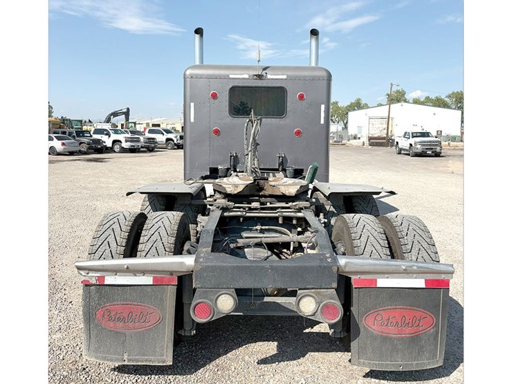 2012-peterbilt-389-image-3