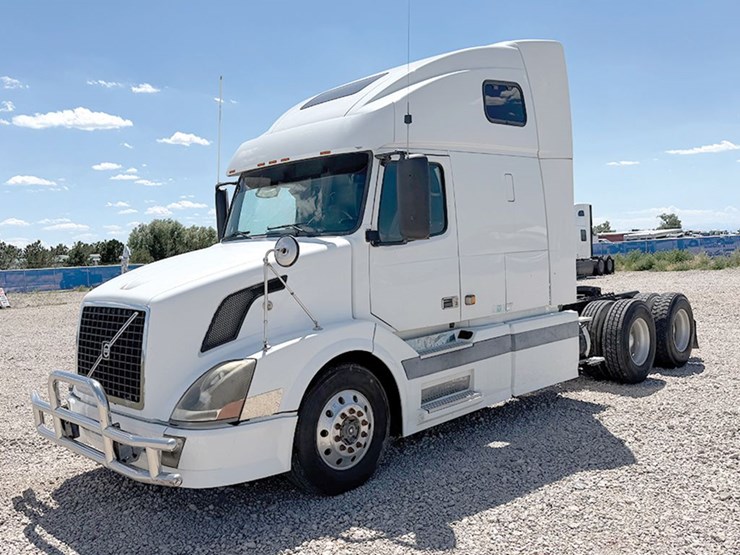 2006-volvo-vnl-670-image-1