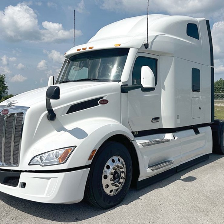 2023 PETERBILT 579