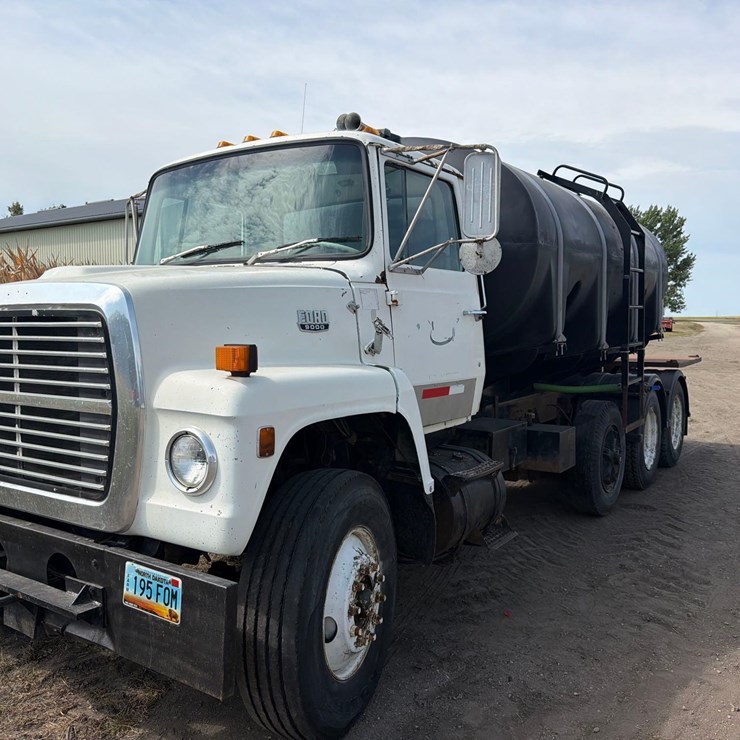 1984 FORD 9000